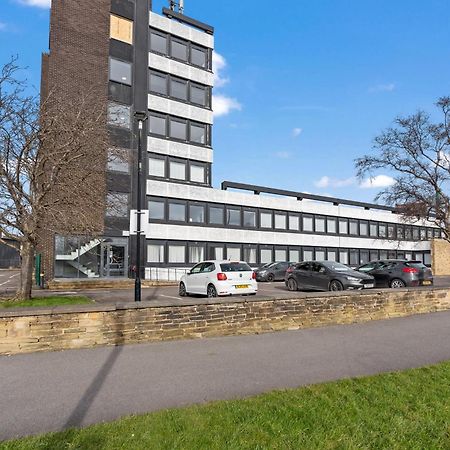 Modern 2-Bed Flat In Leeds Yeadon Exterior foto